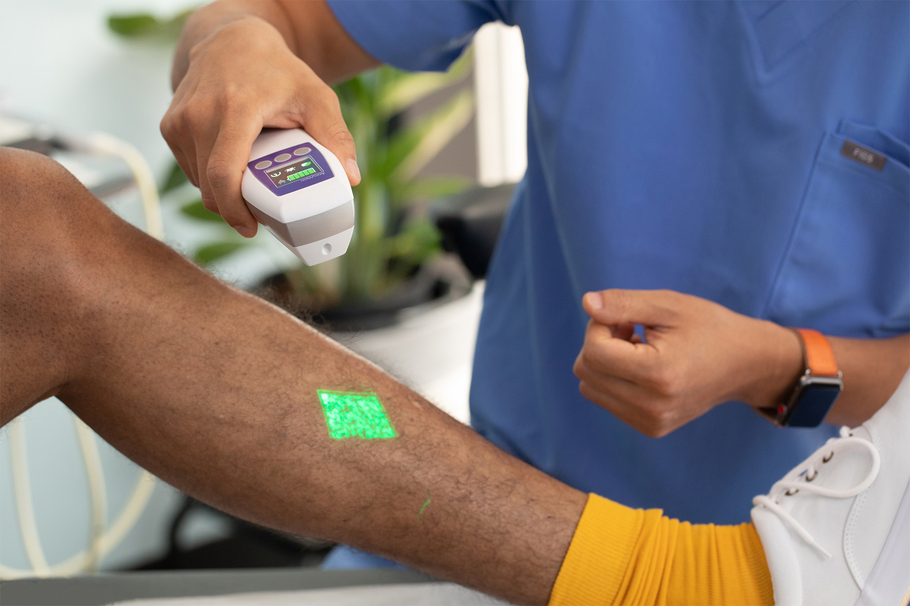 Descubre el futuro de los tratamientos venosos y los avances en la atenci&oacute;n m&eacute;dica. Explora tecnolog&iacute;as innovadoras como HIFU, procedimientos asistidos por robots, nanotecnolog&iacute;a y planes de tratamiento personalizados impulsados por IA. Aprende c&oacute;mo los conocimientos gen&eacute;ticos y las t&eacute;cnicas m&iacute;nimamente invasivas mejoradas est&aacute;n revolucionando el cuidado venoso para una recuperaci&oacute;n m&aacute;s r&aacute;pida, menos molestias y estrategias de prevenci&oacute;n dirigidas. Mantente informado sobre las innovaciones que est&aacute;n transformando la salud vascular.